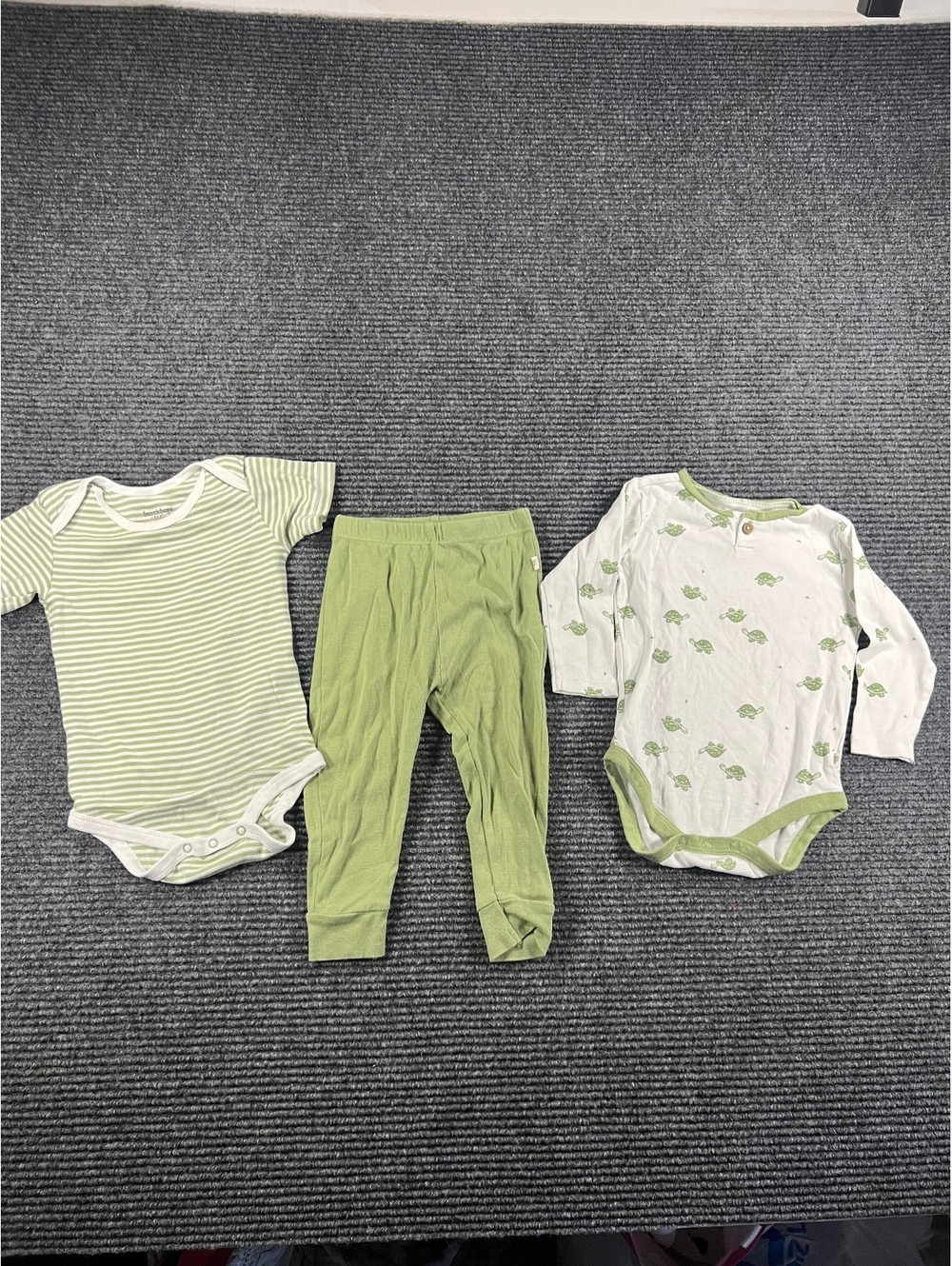 Burt's Bees Baby 3-Piece Set 12M Green Turtle Bodysuit, Short sleeve& pants